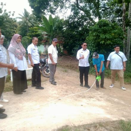 Monitoring & Evaluasi (Monev) Pekerjaan Fisik dan Non Fisik di Desa Kemalo Abung oleh Tim Kecamatan